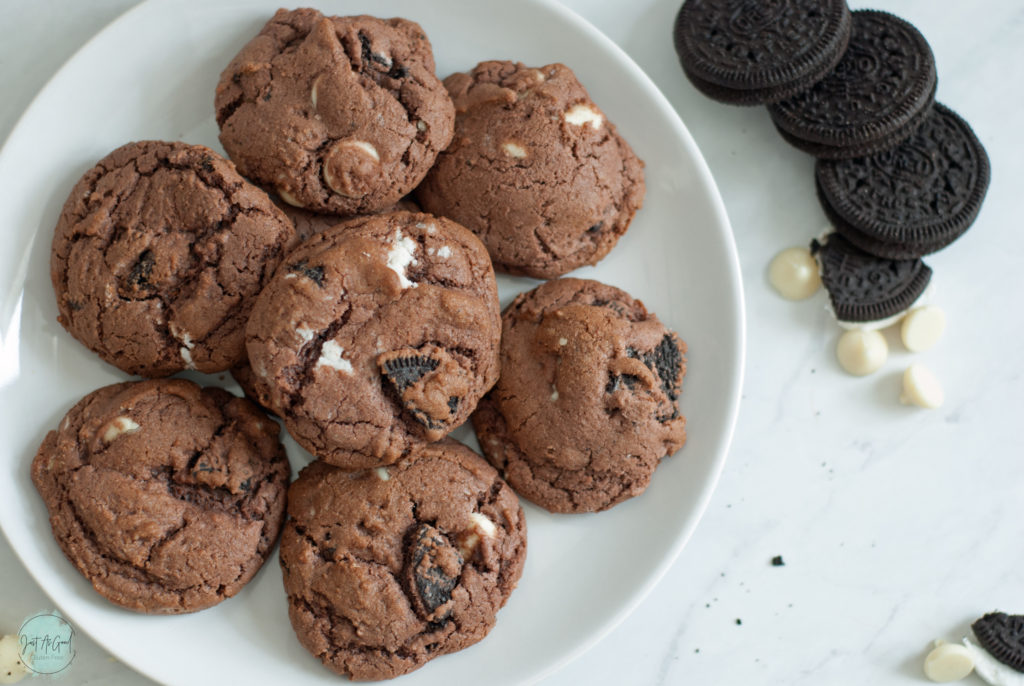 plate of chocolate cookies and cream cookies